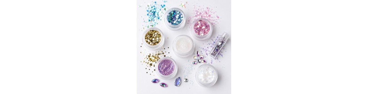 Paillettes cosmétiques, strass et bijoux de peau